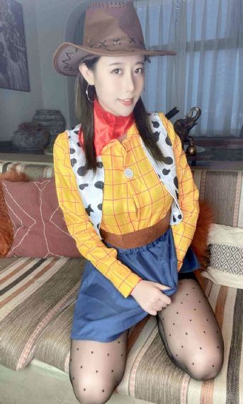 富婆找两个黑人3p在线视频