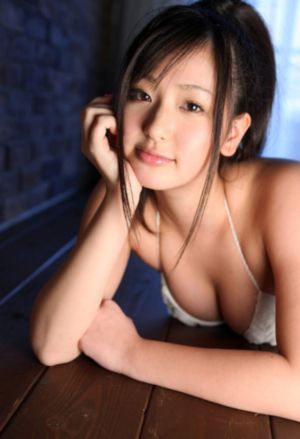 女大学生的沙龙室主演