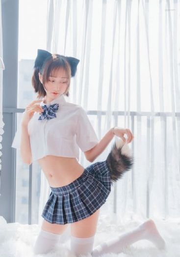 年轻漂亮的女邻居4