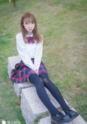 美女扒开粉嫩的尿囗给男生桶小说