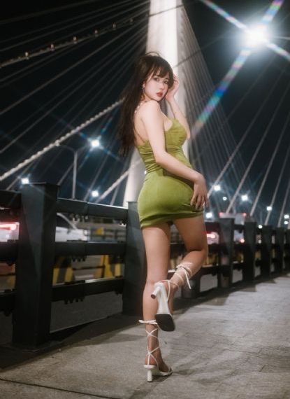 女初中生