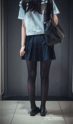 裙子里的是怪兽