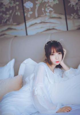 年轻的女秘书